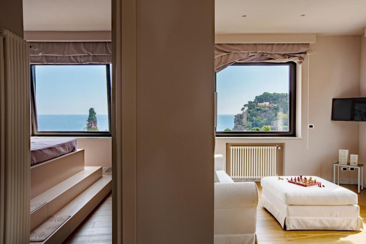 Fenetre Sur Le Blue Apartment