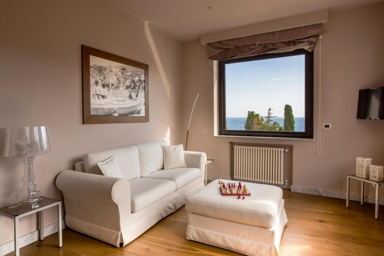 Fenetre Sur Le Blue Apartment *