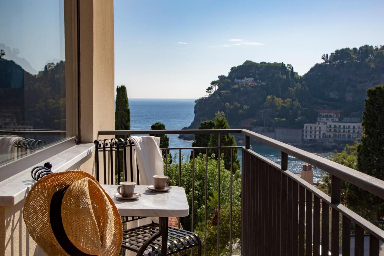 Fenetre Sur Le Blue Taormina
